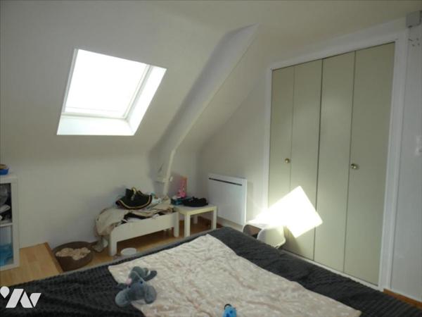 CHATEAUNEUF DU FAOU- Immeuble avec local et appartement