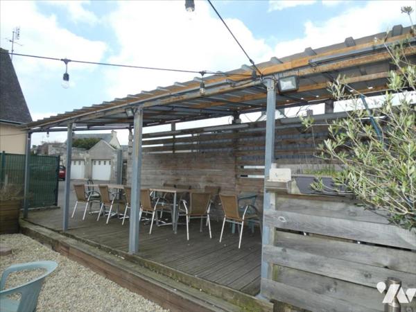 CHATEAUNEUF DU FAOU- Immeuble avec local et appartement