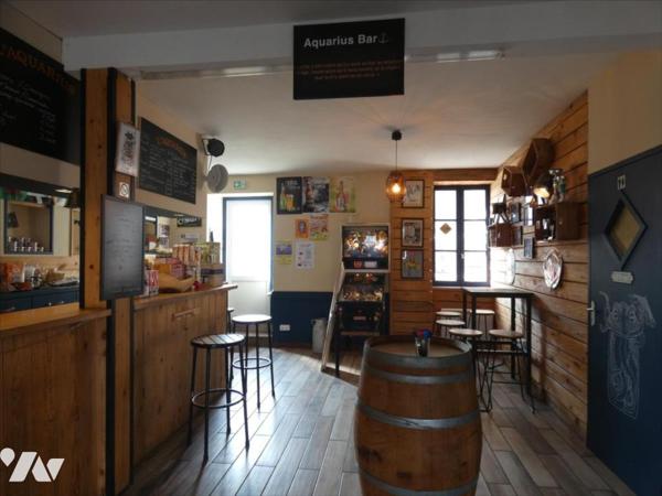 CHATEAUNEUF DU FAOU- Immeuble avec local et appartement