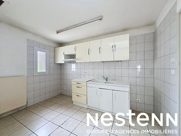 A Vendre: Centre-ville de Thoissey (01140) ? Maison de ville avec garage, fort potentiel et petit prix !