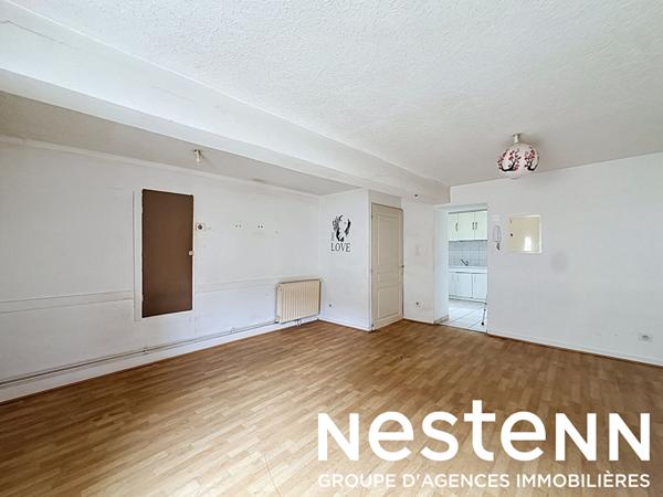 A Vendre: Centre-ville de Thoissey (01140) ? Maison de ville avec garage, fort potentiel et petit prix !