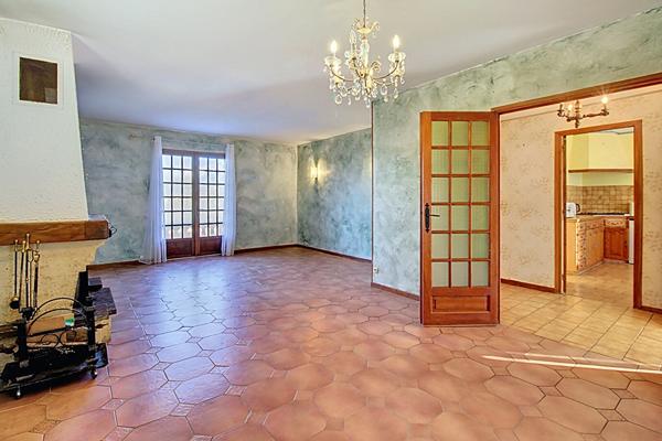 EXCLUSIVITE ! Maison Vidauban environ 95 m² , terrain de 734 m² avec garage et cabanon .