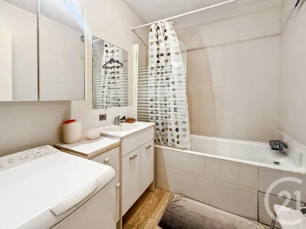 Appartement F1 à vendre  2 pièces - 29,59 m 2   BANDOL  - 83