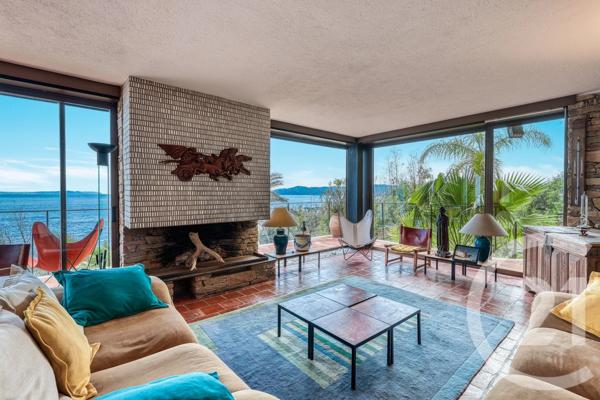 Maison à vendre  6 pièces - 179,50 m 2   LE LAVANDOU  - 83