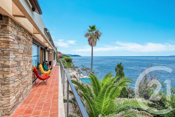 Maison à vendre  6 pièces - 179,50 m 2   LE LAVANDOU  - 83