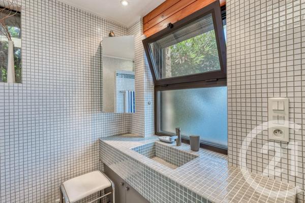 Maison à vendre  6 pièces - 179,50 m 2   LE LAVANDOU  - 83