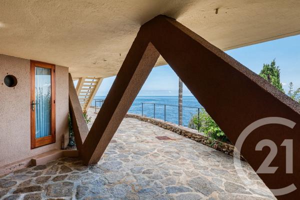 Maison à vendre  6 pièces - 179,50 m 2   LE LAVANDOU  - 83