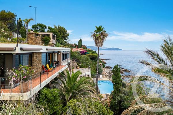 Maison à vendre  6 pièces - 179,50 m 2   LE LAVANDOU  - 83
