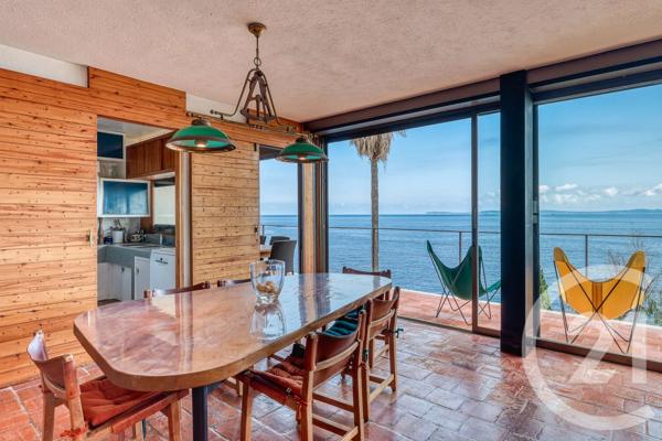 Maison à vendre  6 pièces - 179,50 m 2   LE LAVANDOU  - 83