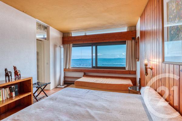 Maison à vendre  6 pièces - 179,50 m 2   LE LAVANDOU  - 83