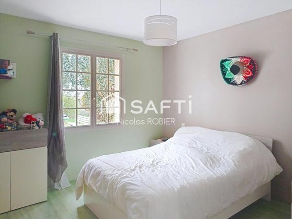 Trois en chambres en plain pied, grand garage, jardin et plus aux portes de Niort !