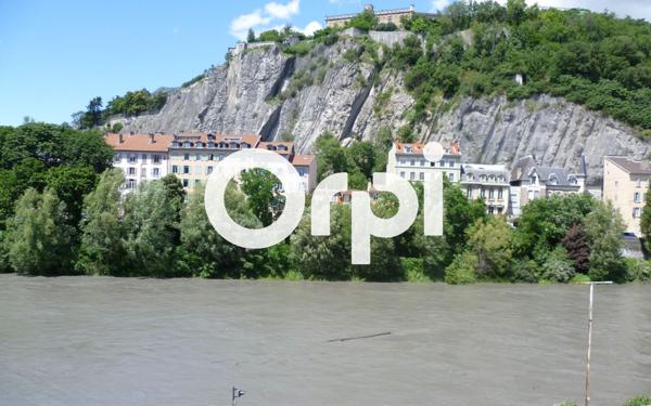 Appartement à louer    2 pièces • 51,01 m2 Grenoble