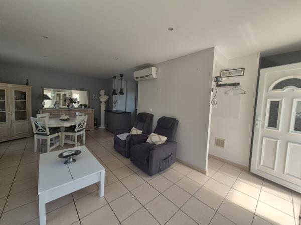 Eyragues (13630) ***SOUS OFFRE*** EYRAGUES (13630) - APPARTEMENT 72 M2 3 CHAMBRES AVEC TERRASSE ET PARKING