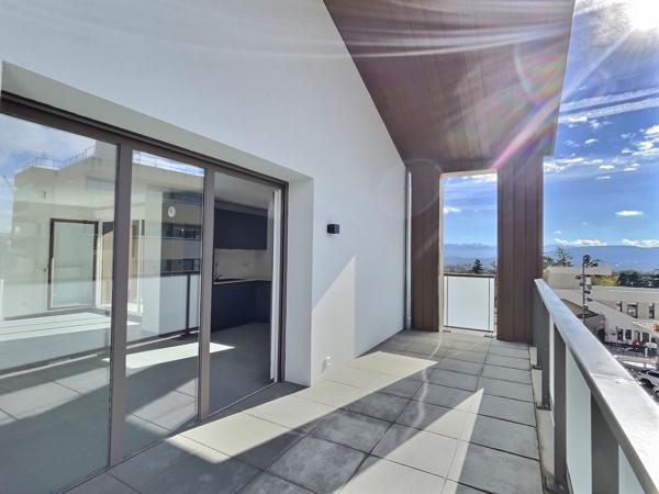 Appartement dernier étage avec trois chambres et deux terrasses - DEUX GARAGES