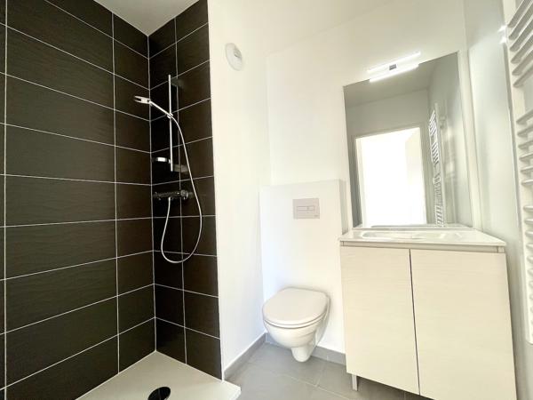 Appartement dernier étage avec trois chambres et deux terrasses - DEUX GARAGES