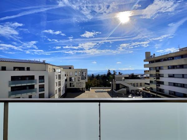 Appartement dernier étage avec trois chambres et deux terrasses - DEUX GARAGES