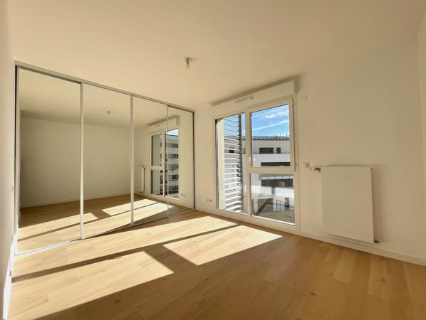 Appartement dernier étage avec trois chambres et deux terrasses - DEUX GARAGES