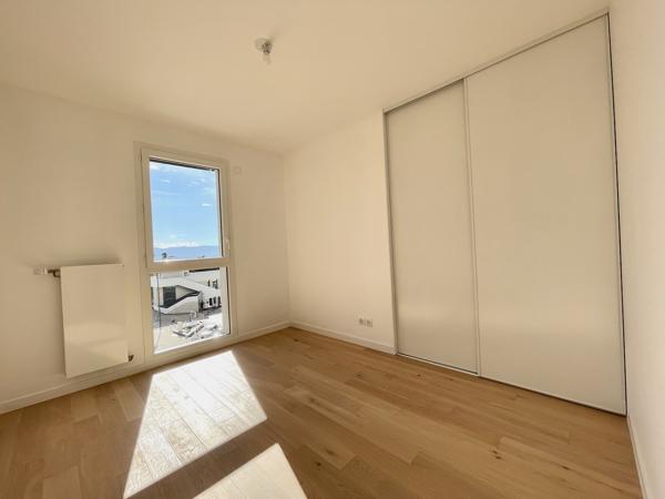 Appartement dernier étage avec trois chambres et deux terrasses - DEUX GARAGES