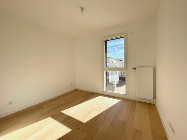 Appartement dernier étage avec trois chambres et deux terrasses - DEUX GARAGES
