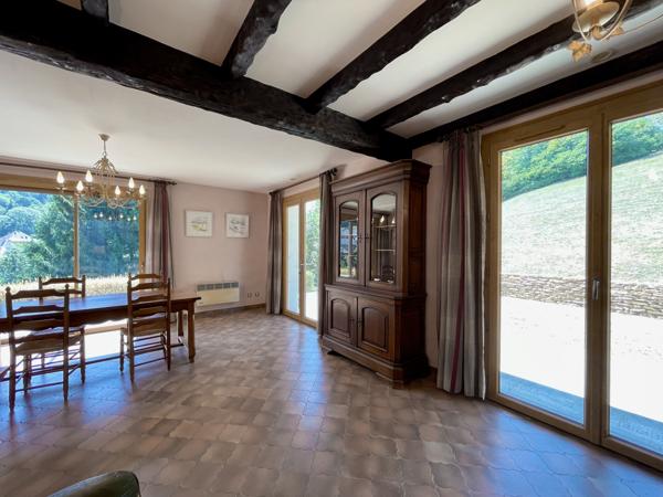 Entremont-le-Vieux (73670) Belle maison - vue dégagée - magnifique emplacement - érigée sur 3600 m2 de terrain, à 30mn de Chambéry