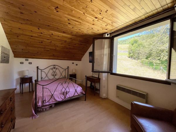 Entremont-le-Vieux (73670) Belle maison - vue dégagée - magnifique emplacement - érigée sur 3600 m2 de terrain, à 30mn de Chambéry