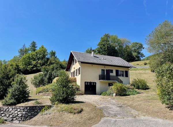 Entremont-le-Vieux (73670) Belle maison - vue dégagée - magnifique emplacement - érigée sur 3600 m2 de terrain, à 30mn de Chambéry