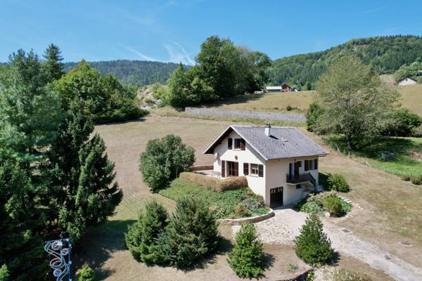 Entremont-le-Vieux (73670) Belle maison - vue dégagée - magnifique emplacement - érigée sur 3600 m2 de terrain, à 30mn de Chambéry
