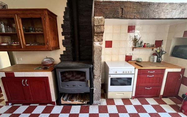 Maison à vendre    6 pièces •  Berrias-et-Casteljau