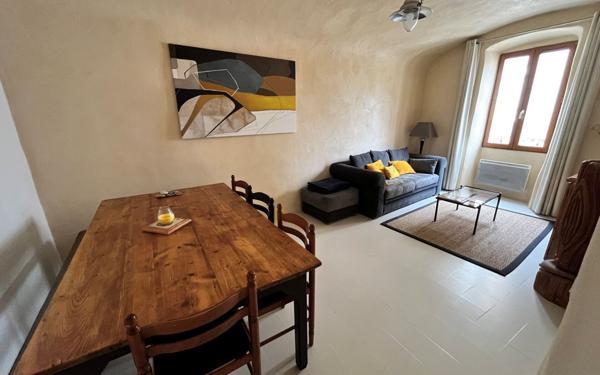 Maison à vendre    6 pièces •  Berrias-et-Casteljau