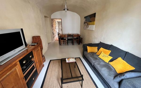 Maison à vendre    6 pièces •  Berrias-et-Casteljau