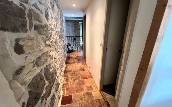 Maison à vendre    6 pièces •  Berrias-et-Casteljau