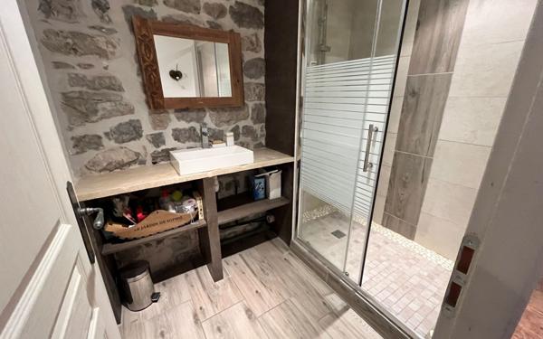 Maison à vendre    6 pièces •  Berrias-et-Casteljau