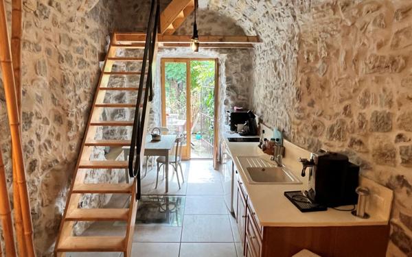 Maison à vendre    6 pièces •  Berrias-et-Casteljau