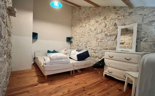 Maison à vendre    6 pièces •  Berrias-et-Casteljau