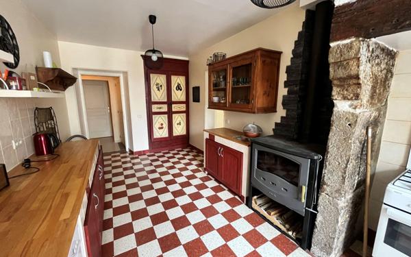 Maison à vendre    6 pièces •  Berrias-et-Casteljau