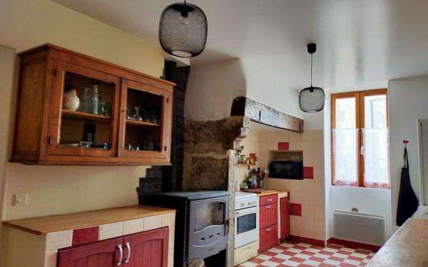 Maison à vendre    6 pièces •  Berrias-et-Casteljau