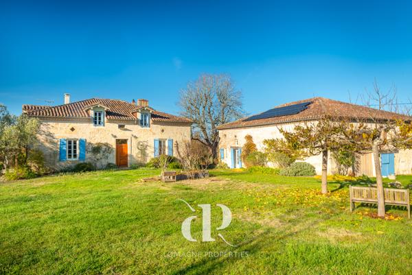 Miradoux (32340) Charmante maison en pierre avec vue imprenable