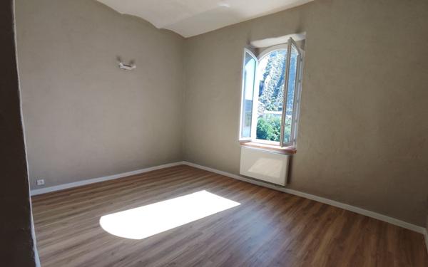 Maison à louer    3 pièces •  Sisteron