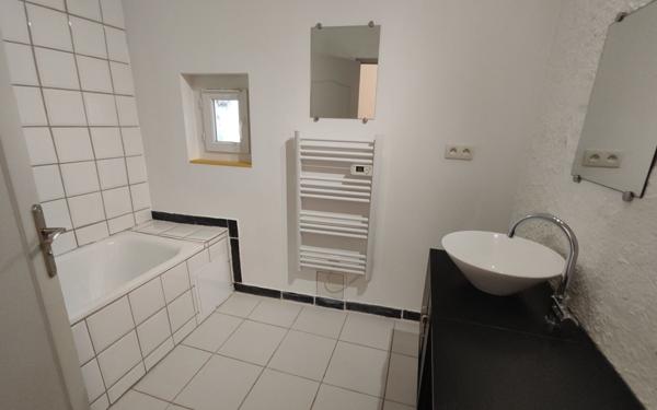 Maison à louer    3 pièces •  Sisteron