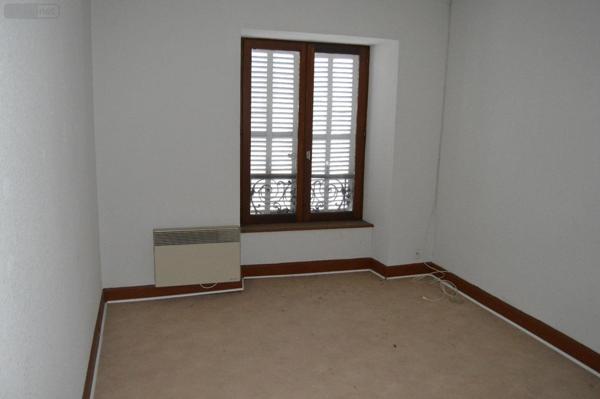 Maison à vendre à Massiac dans le Cantal (15500), ref : MRA08