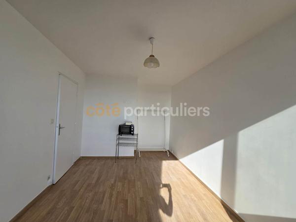 Vente
                Appartement25,2 m² - 1 Pièce -
                    AUBERVILLIERS (93300)