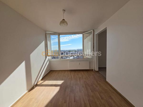 Vente
                Appartement25,2 m² - 1 Pièce -
                    AUBERVILLIERS (93300)