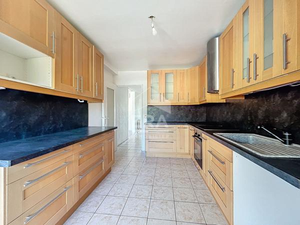 4 pièces traversant 85M² dernier étage, piscine