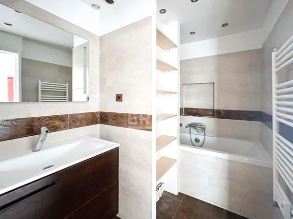 4 pièces traversant 85M² dernier étage, piscine