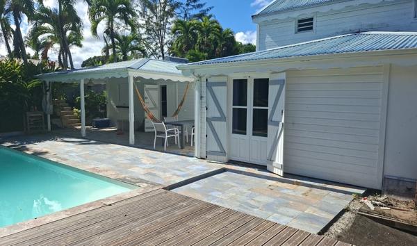 A VENDRE JOLIE VILLA T4 MEZZANINE  SUR 800 M² DE TERRAIN DANS SECTEUR RESIDENTIEL DE PRISE D'EAU A PETIT BOURG