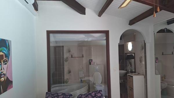 A VENDRE JOLIE VILLA T4 MEZZANINE  SUR 800 M² DE TERRAIN DANS SECTEUR RESIDENTIEL DE PRISE D'EAU A PETIT BOURG