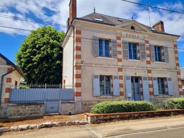 "Maison atypique au coeur d'une ancienne école" 45520 - Chevilly