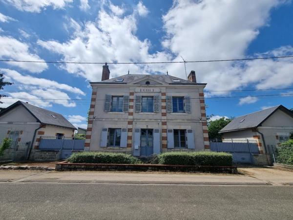 "Maison atypique au coeur d'une ancienne école" 45520 - Chevilly