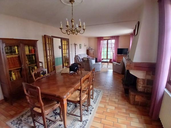 Vente                                                      Maison de village
                        
                     5 pièces                      136 m2                     à Toury