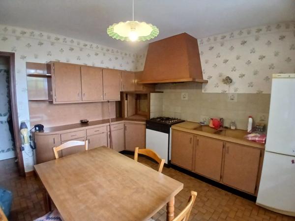 Vente                                                      Maison de village
                        
                     5 pièces                      136 m2                     à Toury
